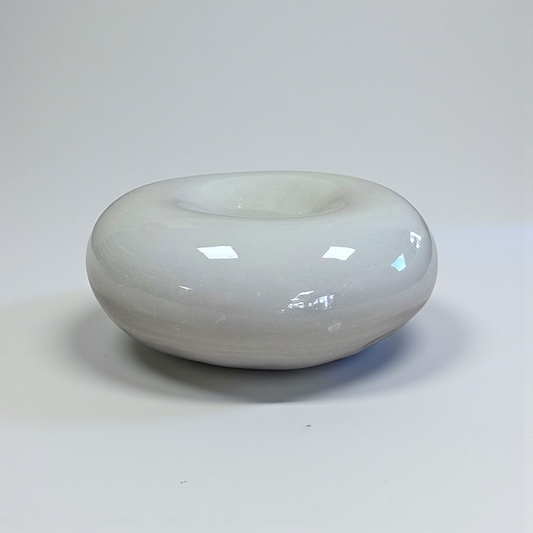 The Pebble – slibcasted Ceramic Vessel (16 × 6 cm)