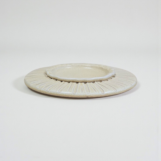 Solstice – Handcrafted Ceramic Plate (22 × 2 cm, dressing space 11 cm)