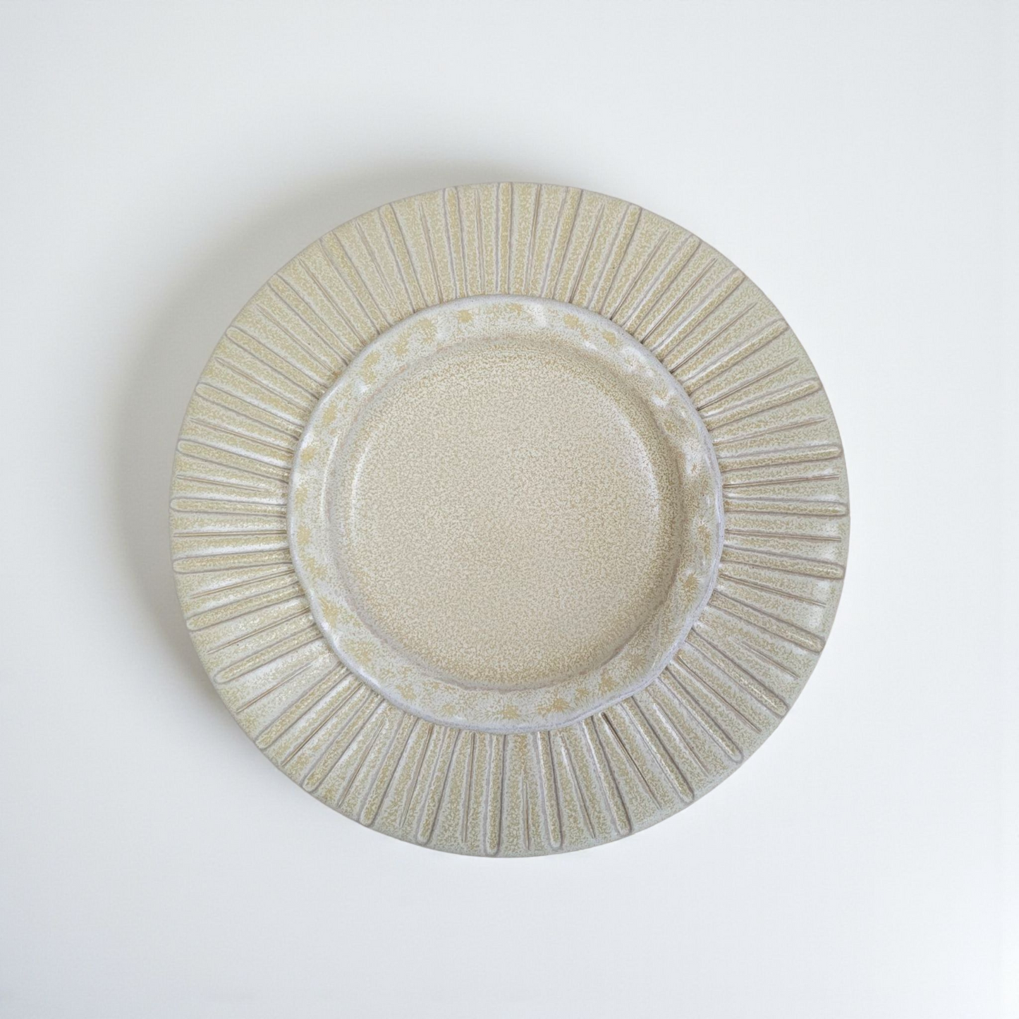 Solstice – Handcrafted Ceramic Plate (22 × 2 cm, dressing space 11 cm)
