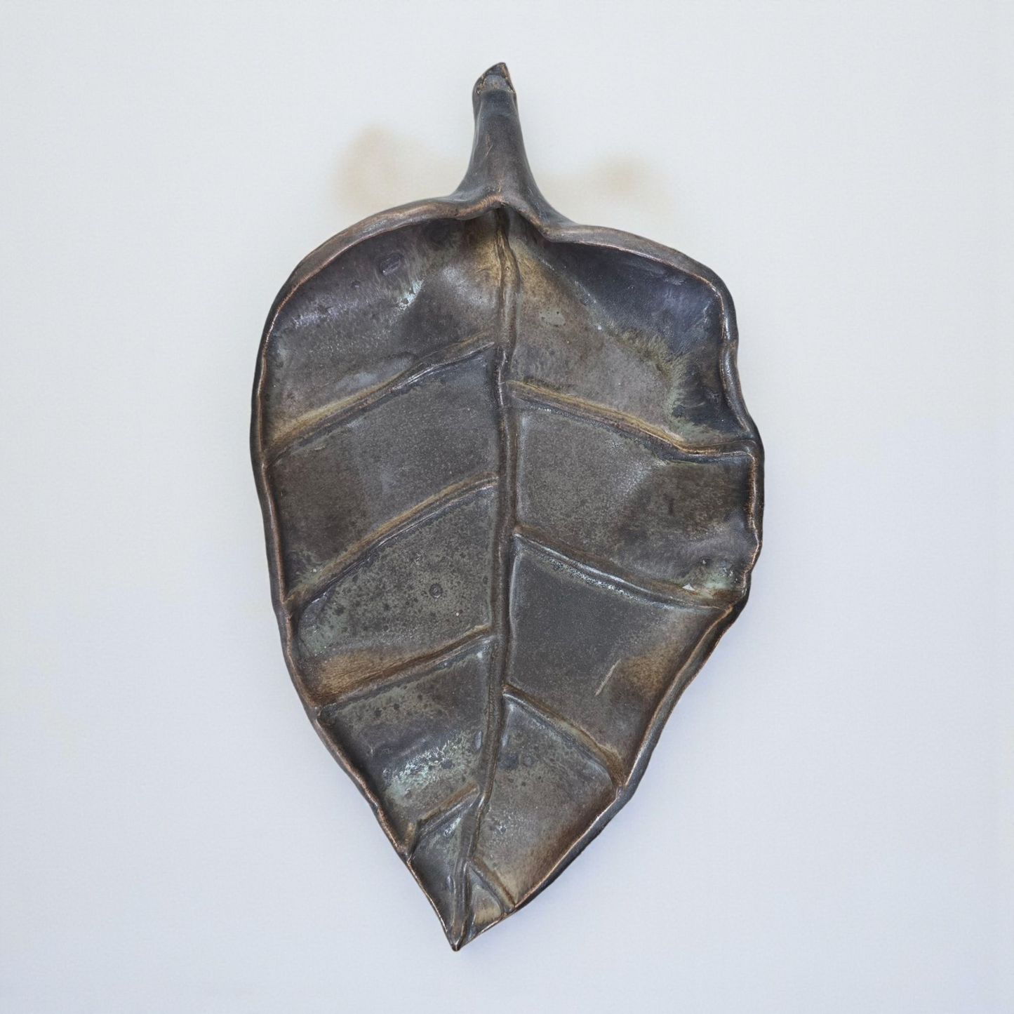 Handcrafted Leaf Shaped Stoneware Platter – 41 cm