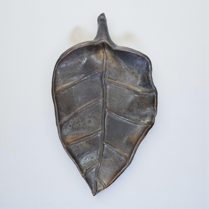 Handcrafted Leaf Shaped Stoneware Platter – 41 cm